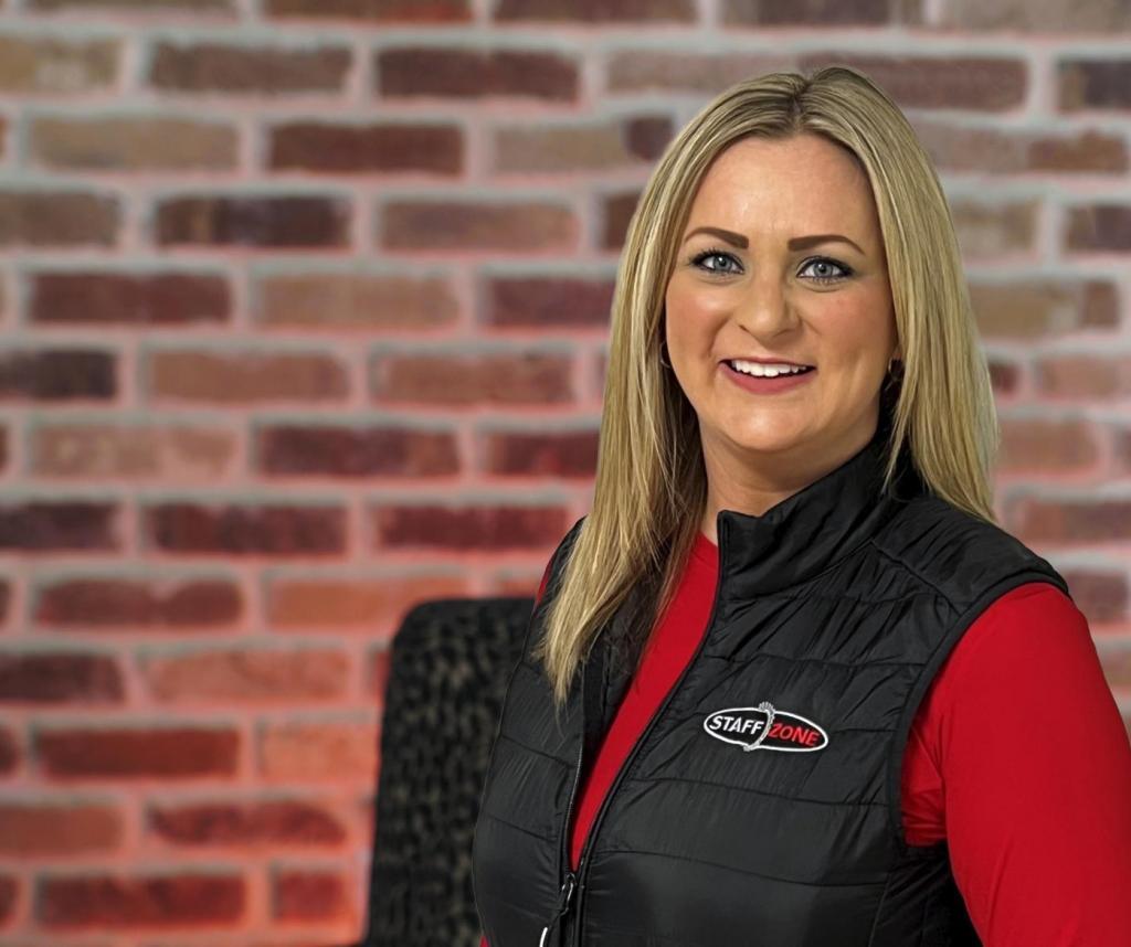 JENNIFER_LANGLOIS_EXTERNAL_HEADSHOT_EDITED